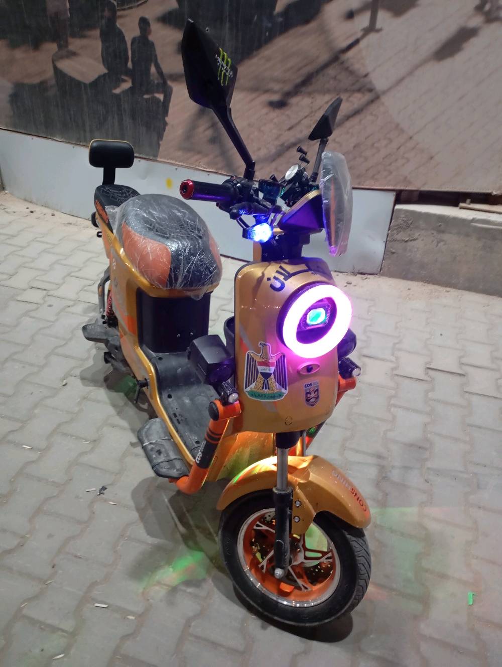 السلام عليكم 

دراجه شحن X900 🏍️.  بيع او مراوس 

بريكات دهن هايدروليك HAEDROLEK

دبلات امامي هيدروليك والخلفي غاز 

شاشه ديجتل 

وياله رياضي + فلنجه كبيره 

تشغيل بصمه + سويجين 2 + بصمتين 2 

بطاريات 25 امبير 🔋

عدد 5 بطاريات 🔋

سرعتها 119 حقيقي 80 🏍️

ديجلات + اناره جانبيه 🎧

لايتات زنون + نشره ليليه 🌑🔦

دراجه جديده ونضيفه وبلعافية عل ياخذها 
*********** وتساب فقطط
المكان بغداد الغزالية
السعر525وبيها مجال بسيط للطيبين 💰