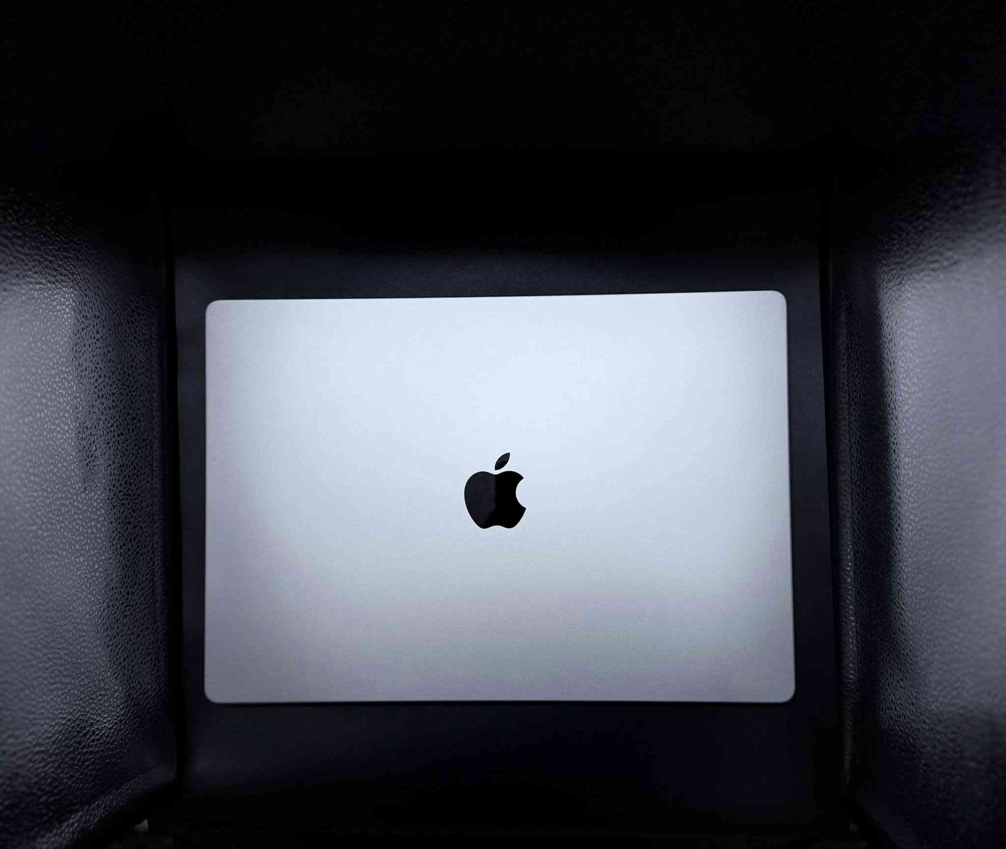 MacBook Pro M1 Pro 2021 16
ماك بوك برو ١٦ بوصة ٢٠٢١
المواصفات:-
-حجم الشاشة: 16 بوصة 
-المعالج: M1 Pro 
-CPU: 10 Core
-GPU: 16 Core 
-الذاكرة العشوائية: RAM 16 GB
-التخزين: SSD 512GB
-الحالة: ممتازه
-عدد دورات البطارية: 180 دورة 
-حالة البطاريه: 92%
-حقيبة هديه
-هدية ادبتر USB-C

السعر: 1,425,000 د.ع 

التوصيل: مجاني إلى جميع المحافظات، مع إمكانية فحص الجهاز عند الاستلام قبل الدفع.

للطلب أو الاستفسار:-
إرسال رسالة أو الاتصال على :
‎              0770 5266 000 / واتساب 

للمزيد تابعونا على إنستغرام: 
amwaj.macstore
