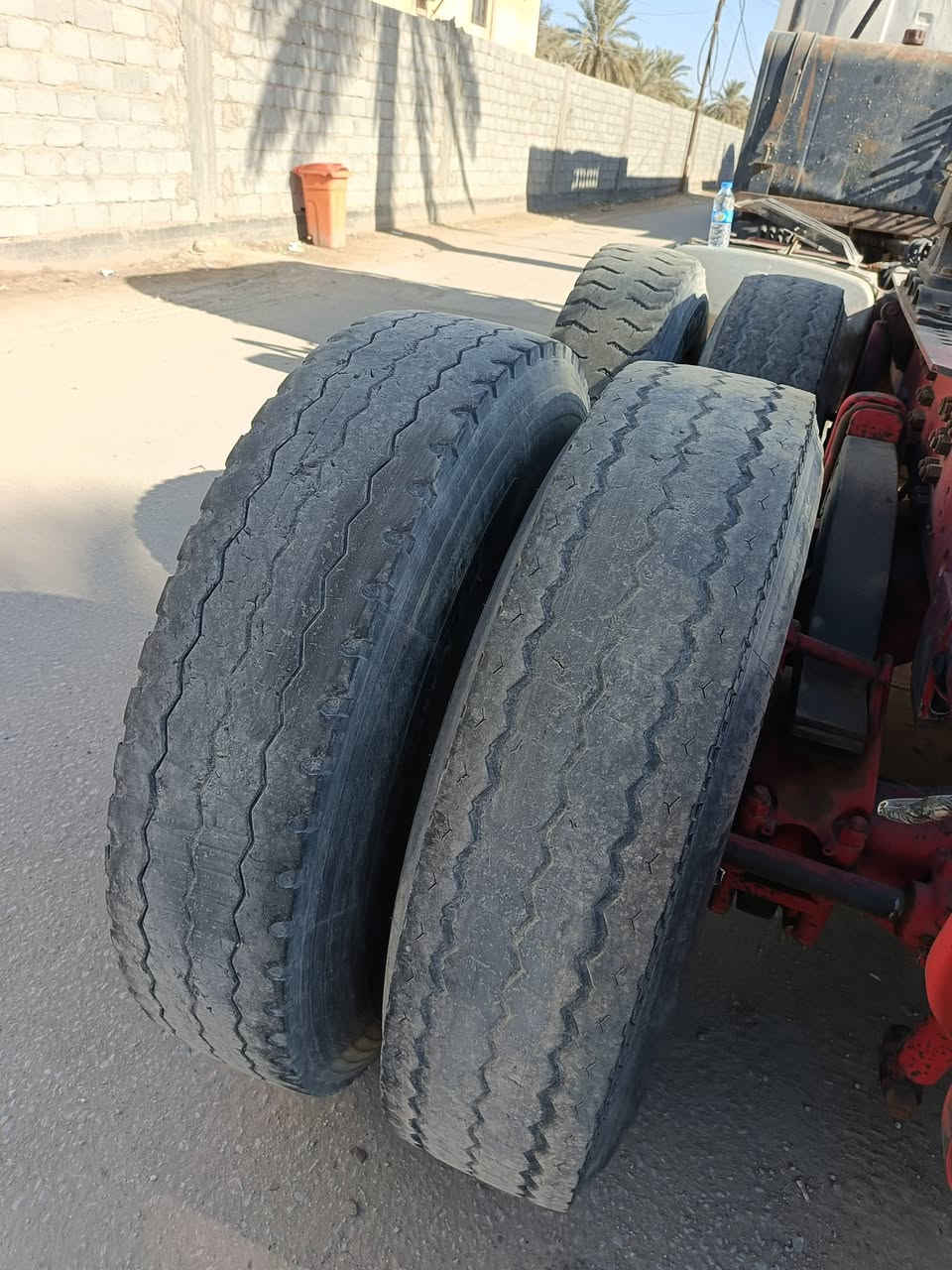 السلام عليكم تايرات للبيع 24نص عمرة يرهم مراوس 22ونص الاستفسار على رقم ***********

