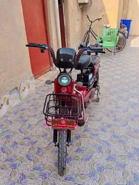 دراجه شحن نضيفه للبيع حجم كبير سعر 250 وبيها مجال قليل الشراي يجي خاص ...