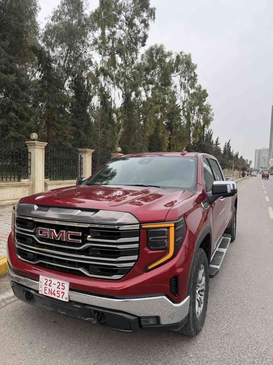 السلام عليكم
جمسي سيرا 2024 باب طويل بدي قصير
 SLT 
8 سلندر 5.3 المرغوب
ماشيه 14 الف 
اخوان السياره بدون حادث 
كلين تايتل 
فقط بالنقل صار بيهه شويه بالسقف شخوط وتعديل pdr 
مكان السياره اربيل
السعر 40،000$

***********
