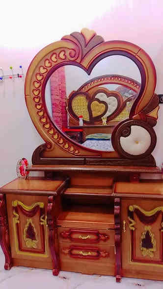 غرفه للبيع لسعر 750وبيها مجال رقم هاتف ***********
