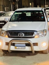 هايلوكس • ٢٠١١ • بدون صبغ