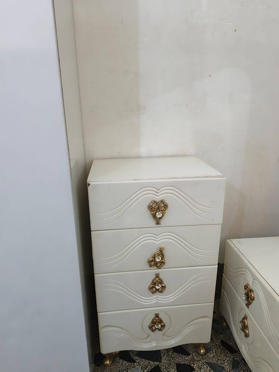 غرفة نوم كلش نظيفه استعمال قليل رايدها بمليون ونص للتواصل *********** او***********
