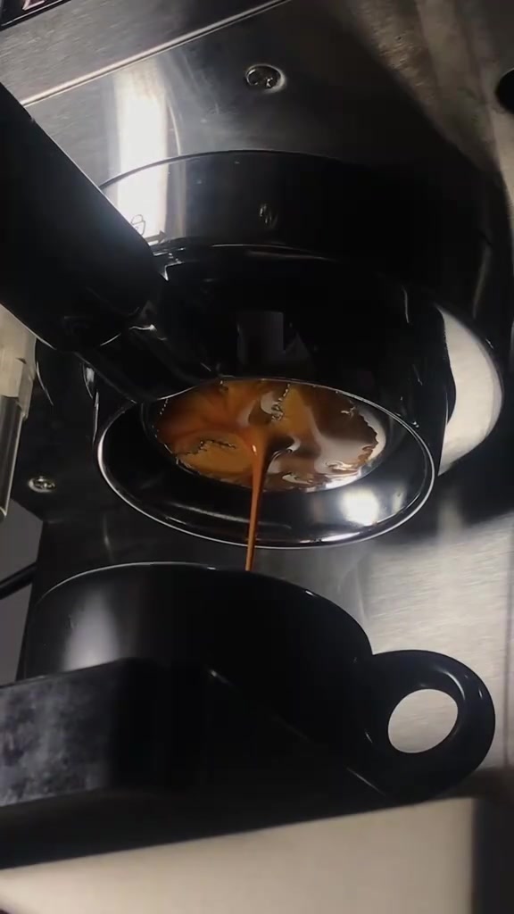 مساء الخير
متوفر مطحنة قهوة يدوية جديدة ماركة من شركة IKAPE اصدار KB3 تجي ب3 تروس خماسي وسداسي وسباعي الشفرات وكل ترس متحرك ويا ترس ثابت خاص بي يعني 6تروس ويجي الترس حجم38mm نفس حجم طواحين الماركات الاخرى المعروفة بالسوك ومقارنة بيهن عن استخدام شخصي افضل منهن وعمرها اطول بسبب وجود 3تروس ومن السهل التبديل بينهن تجي المطحنة بالباكيت مع الاتراس مع فرشاة تنضيف ومنفاخ
تركتلكم فيديوهات عن استخلاصات المطحنة للاسبريسو ثلاث استخلاصات مختلفة كل استخلاص بترس مختلف وفيديوهات اخرى من موقع الشركة اضافة الى معلومات عن الطاحونة من الشركة❤️
ملاحضة: (الطاحونة مو امزون اني شحنتها من موقع الشركة)
تخفيض على اخر قطعتين القطعة ب110 مع التوصيل بدل 125
@إشارة


**إذا كنت صاحب هذا الإعلان وتريد حذفه لأي سبب، رجاءا أرسل رسالة إلى الدعم الفني**