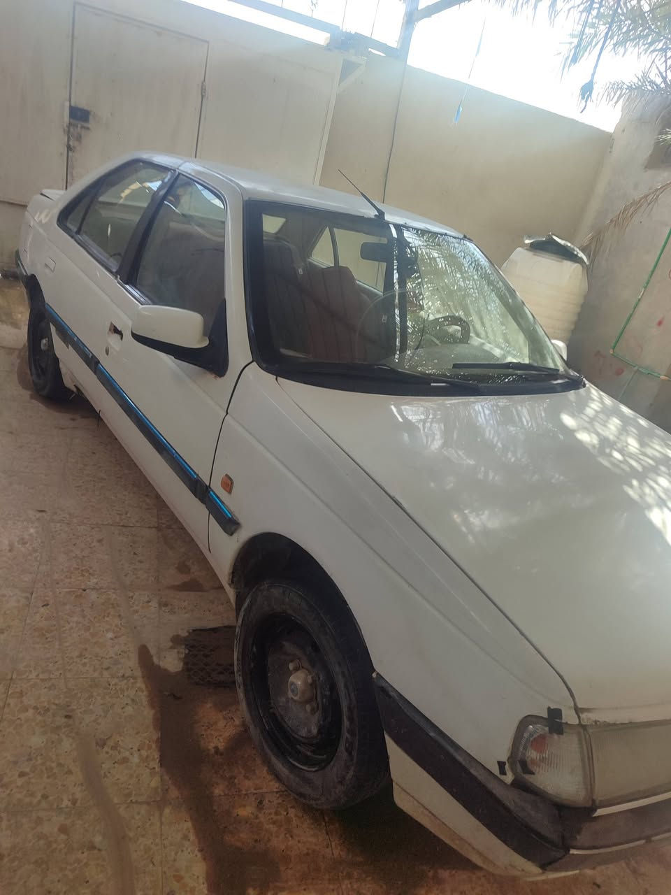 بيجو للبيع. 405. موديل. 2014   محرك كايم. تبريد شغال. برانكيت جديد.  سنويه منتهيه.   ***********
