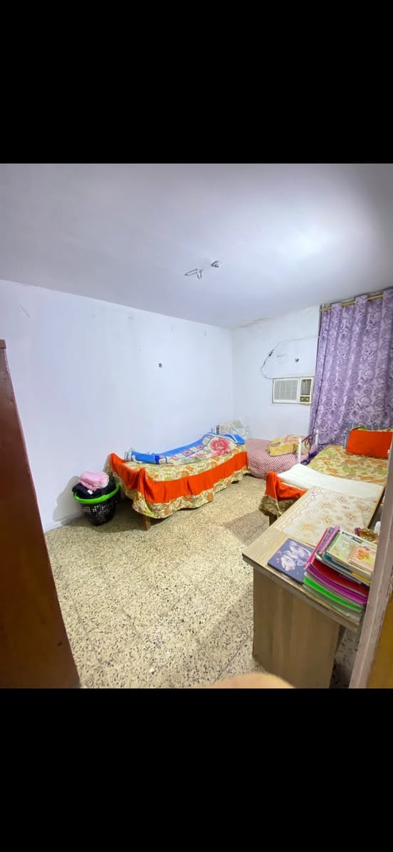 سلام عليكم بعمارات القعقاع قرب حي البتول  شقه طابق ثالث بيها٣ غرف وثنين بلكونه شقه نضيفه الايجار  التواصل  
***********
