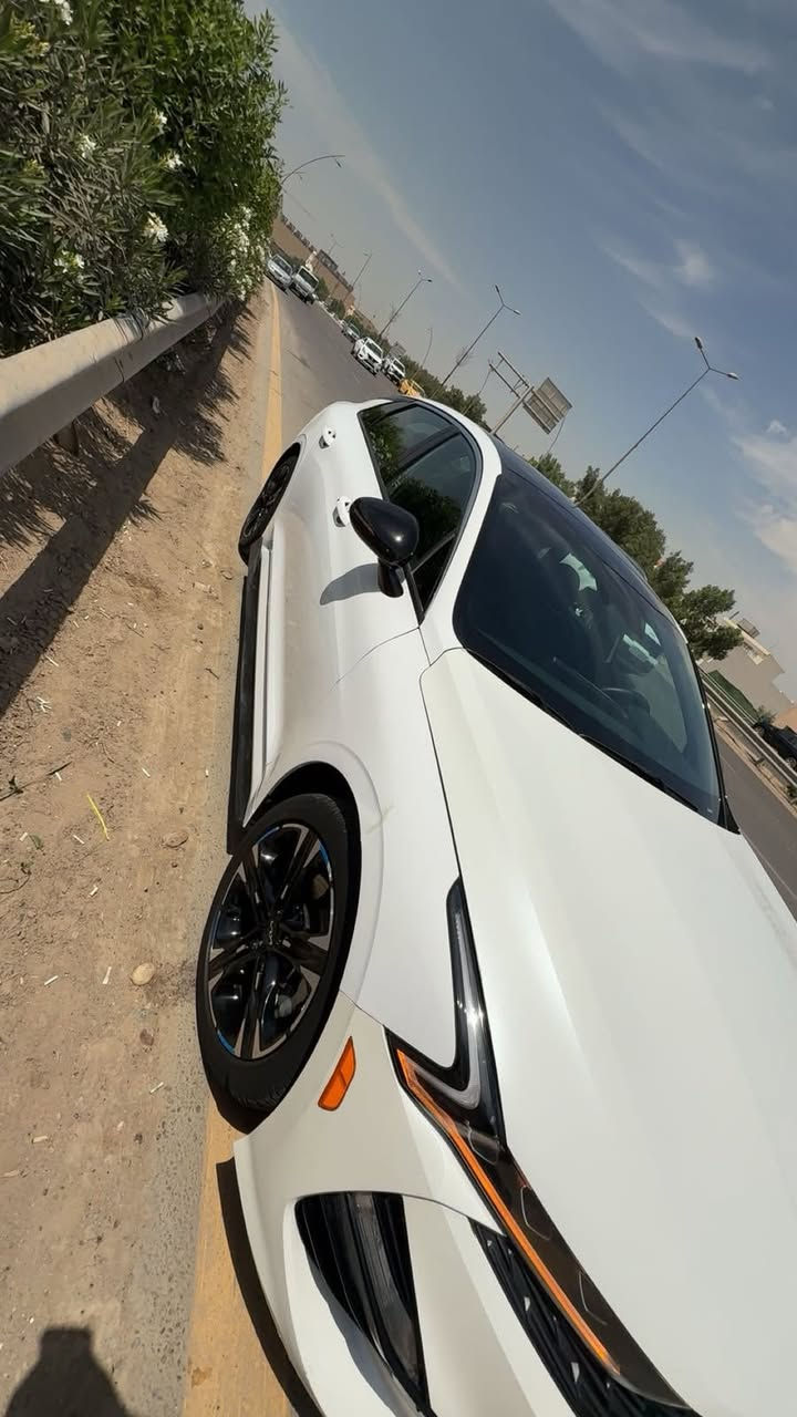 سلام عليكم 
كي فايف k5 ( لون ابيض🔥 ) جي تي لاين
السيارة موديل ٢٠٢٤ فول فول مواصفات
 وارد امريكي
   مواصفات Gt Line فول موصفات😍

المواصفات:
1- بصمة ابواب وتشغيل عن بعد
2 بنوراما 
3-تحكم استيرن كامل 
4- كشنات كهرباء
5-كراسي جلدوختم شعار GTline
6-رادار امامي + خلفي (توقف خلفي ذاتي) 
7- شاشه كبيرة كار بلي( بلوتوث ، USB  AUX )
9- ماشيه17 كيلو 
10- رادار امامي + خلفي
11- لد نهاري
‏12 -انظمه قيادك 6
13-ويل كب 18
14- شاشه عرض  بالدشبول
15- كروز سرعه ذكي  ( مثبت سرعه )
16-رقق بغداد 
17-سايد بريك بصمه 
‏18- GPS الخرائط
19-تبريد ثلج ❄️
وبعد بيها هواي مواصفات 
سيارة جاهزه من كل شي تخم تايرات قبل سبوع شادة
السيارة مرقمة كاملة بأسمي رقم بغداد 
مكاني بغداد الدورة 
***********
