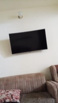 شاشه حجم 42 كامله مواصفات  وبيها نت  سعر 150 الف وبيها مجال عنوان بغدا...
