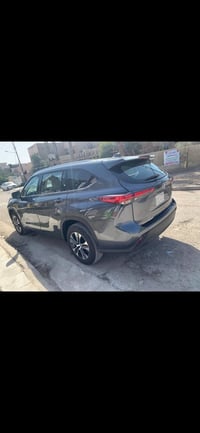بيع مستعجل                      هايلندر ٢٠٢٠ XLE  ماشيه ٩٥ ألف كيلو  م...