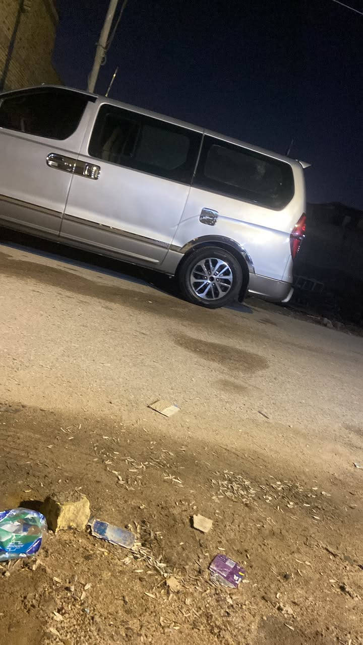 السلام عليكم ستاركس 9مفتوح محور مسكر مصبوغه عام السياره نضيفه مكينه كير جدد حداديه جديده سنويه منتهيه صارله سنه غرامات ماعليه سياره نصبغت جراد بيه وعندي صوره قبل صبغ كير عادي سياره مكان بصره ابو الخصيب رقم***********
