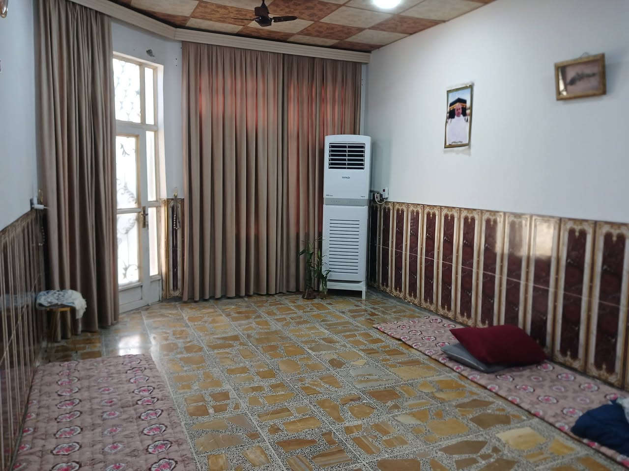 مشتمل البيع حي الفراز طابقين ٤غرف وصاله ومطبخ ستقبال كراج صحيات المساحه ١٥٠م ركن شارع ١٠م سنه البناء ٢٠٢٣ للستفسار اتصل ***********

