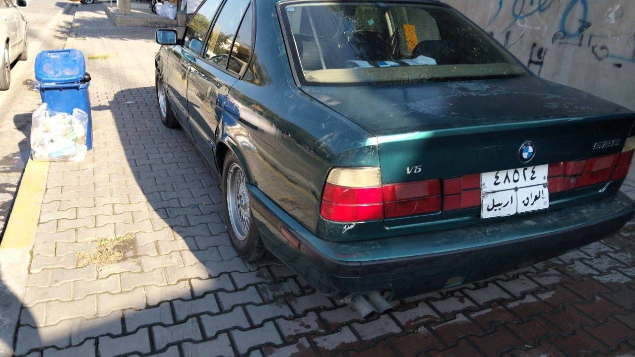 سلام علیکم سیارە مال بیت Bmw مودیل1993 
525کبس رقم اربیل سنویە منتهی شرط تحویل فول مواسفات بس گیر عادی سلایت اربع جام کهربائی قفل مرکزی تبرید حار بارد داخلە حیل نضیف سیارە حلو گیر محرک اکسل شاصی صدر امامی خلفی كلە ابشرط تخم تایر ویل جدید كهربایات كله ابشرط لاضربه لا خایس بس بی طخه لی وره بی فقط سعر66وبی مجال للشرای اذا شرای تعال خاص او خابرعل  رقم تدلل***********عنوان کرکوک قادسیە2

