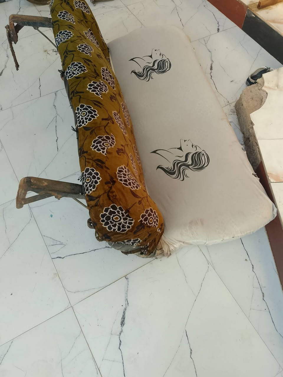 ثلاجه مال ونجي وكشن بريجو كشن الاخير وزوج تواير نص عمر وستيرن كامل مال هونداي داينمو كله شرط شغل مال تفصيخ سعار مناسبه ***********
