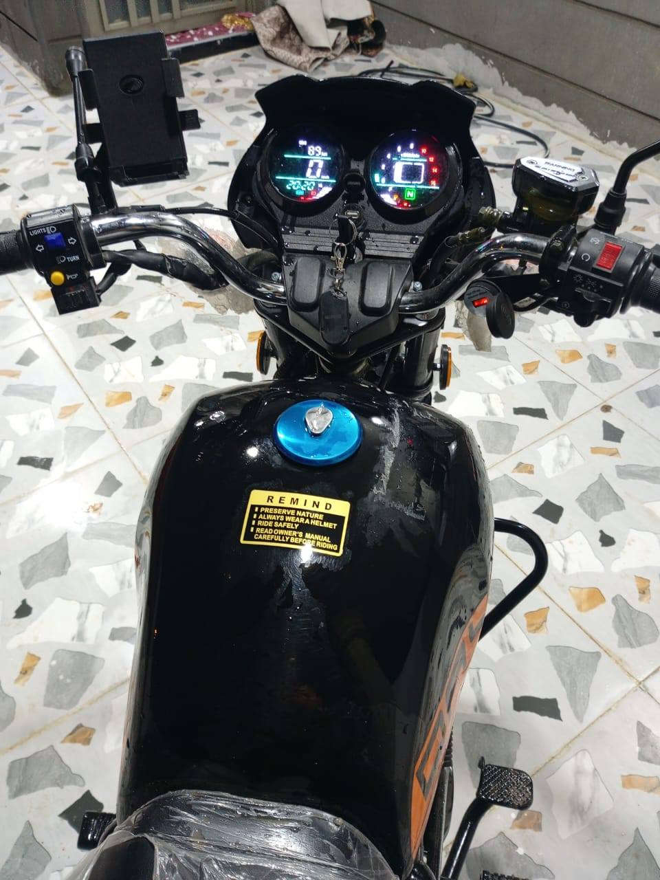 سلام عليكم دايون رقم  سليمانية  للبيع  موديل 2025 مكينة 200 العنوان  ديالى سد حمرين اتصل ع الرقم ***********
