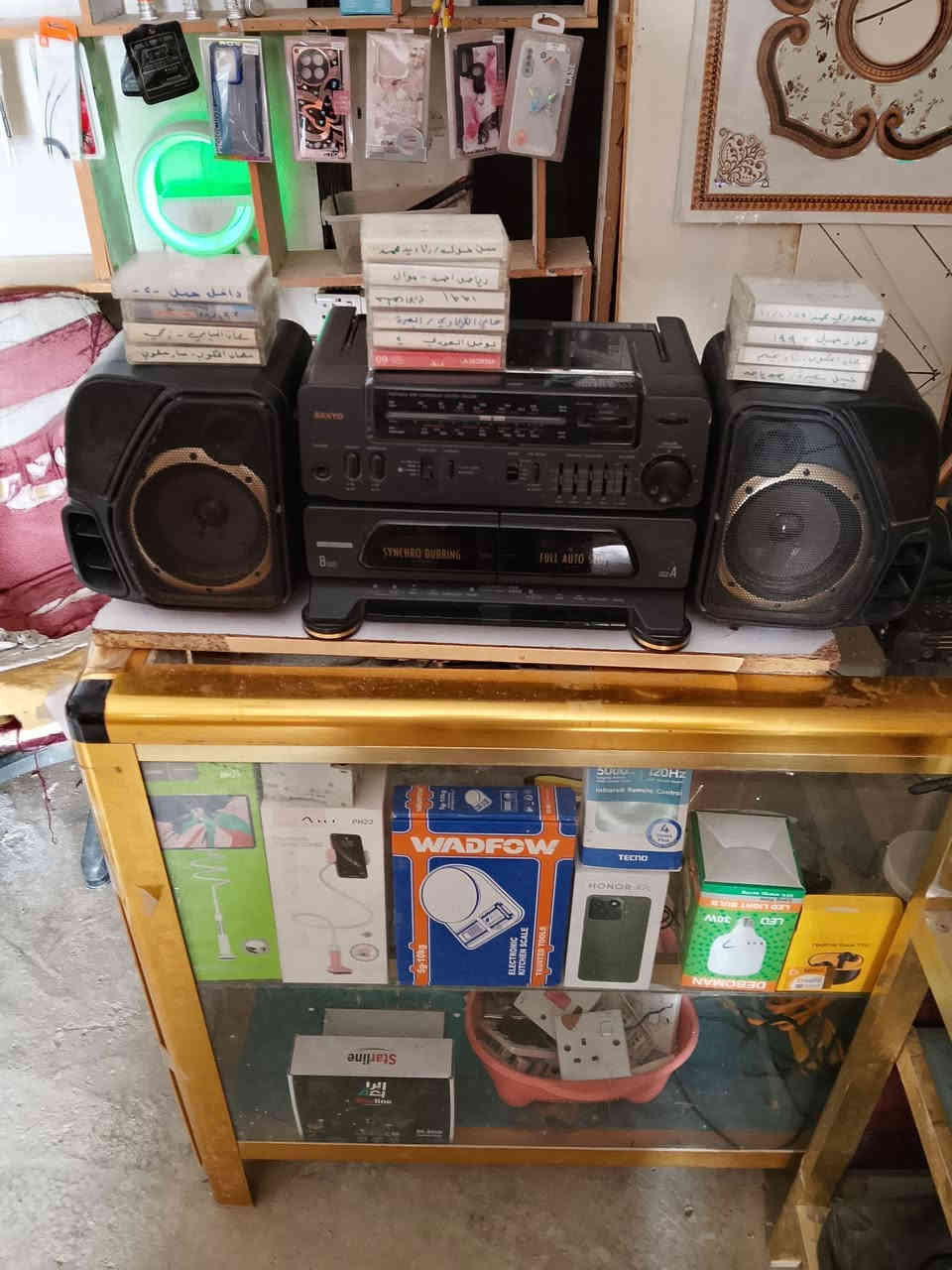 مسجل ياباني كاسيتين راديو يسجل سريع بطئ مامصلح مع 20كاسيت نسخ اصليه ريفي بالاغلفه سعر 100 مقدادية حي المهدي تصال بالرقم ***********
