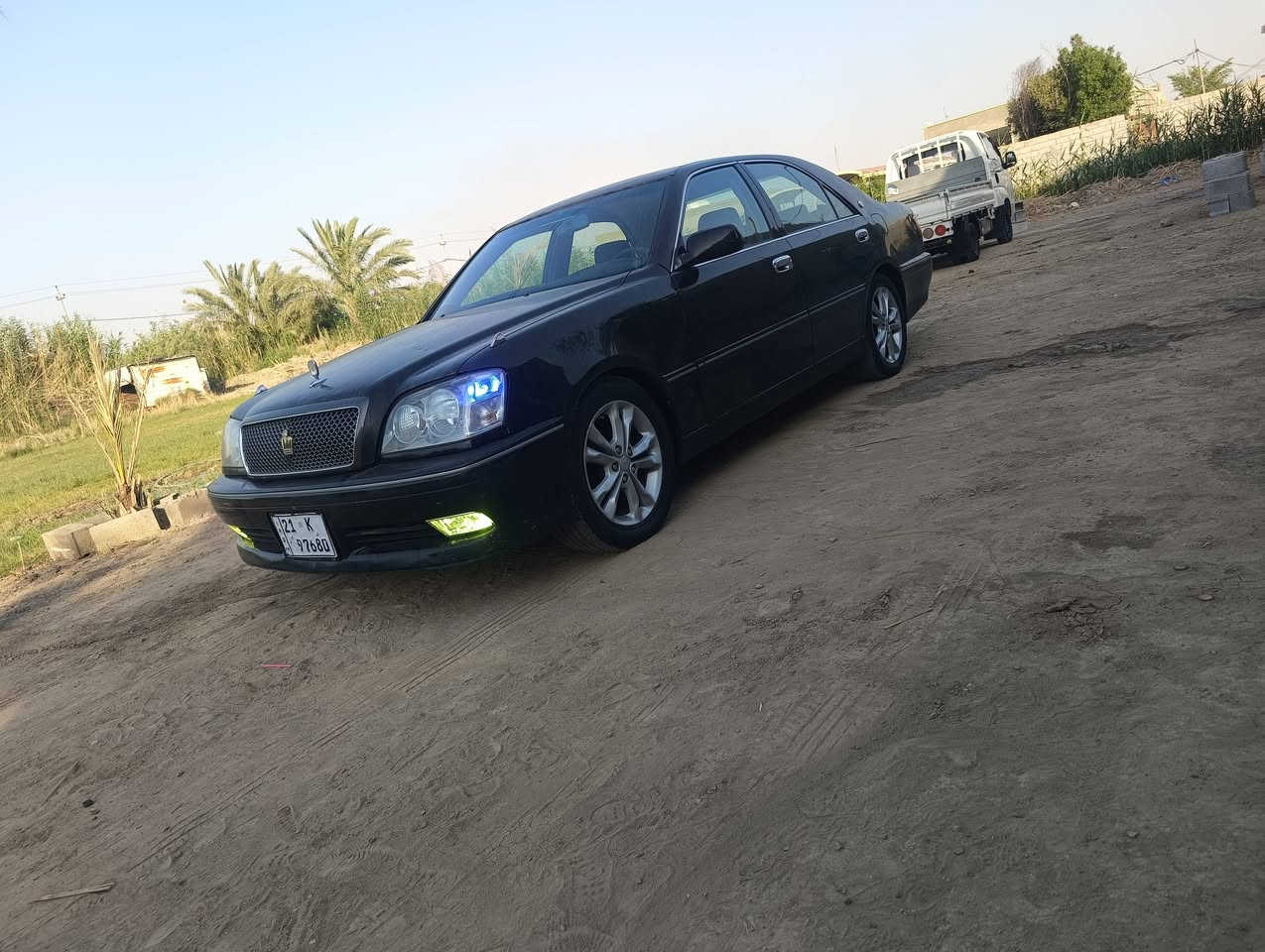 السلام عليكم ملكة لون اسود سياره جديده كصه جنطه مكينه كير حداديه بلجيس اترايك 180 فول مواصفات 4 دكم ديفور الجبير كشنات كهربائي ستيرن كهرباهي تبريد ثلج برده خلفيه سياره جاهزه امتوم طبق الصل عل شاصي مكان واسط ***********
