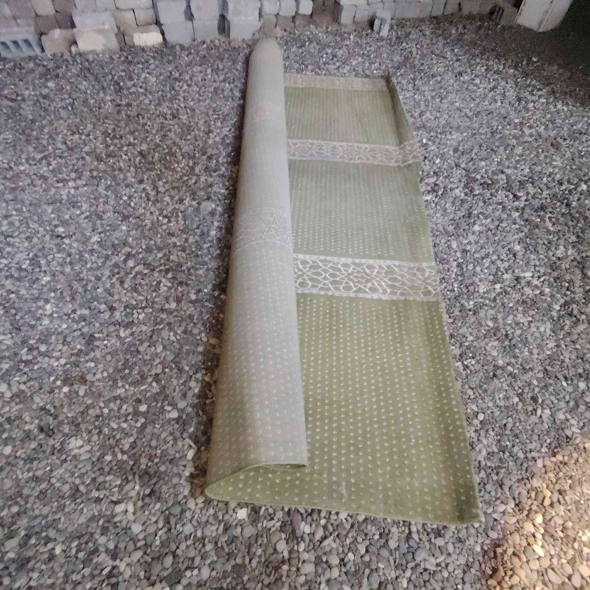 السلام عليكم. موجود افراش مسجد اذا اكو مسجد بحاجه الى افراش ***********
