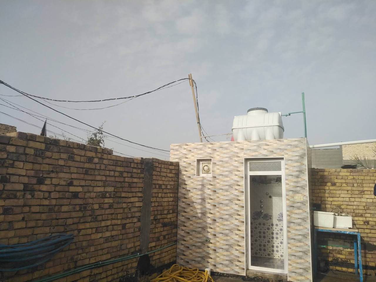 اللهم صلي على محمد وآل محمد
بيت زراعي سند ٢٥ مشمول
مساحة ٢٣٠م
الواجهة ١٠م النزال ٢٣م
بي غرفتين٥x٤
هول كبير ٥x٦
استقبال كبير ٧x٤
صحيات خارجية وداخلية
كراج كبير يكفي لسياتين وستوتة 
يباع البيت مع أغراضه ويمكن بيع نصف البيت حسب رغبة المشتري
للاستفسار عن السعريرجى الاتصال على الرقم *********** بي وتساب 
العنوان/ديوانية مركز حي الجامعة نهاية شارع ٢٠ قرب معهد الجامعة المركزي
ملاحظة/آني مكلف بالنشر فقط وما ارد على الماسنجر
