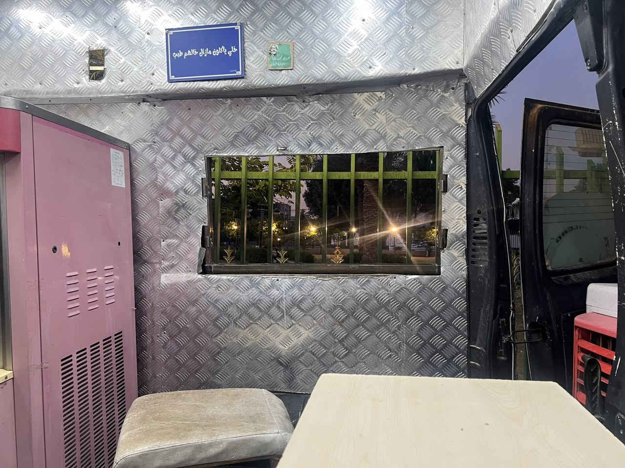 السلام عليكم فرصه استثماريه سياره موطا وازبري للبيع مع المكائن التفاصيل
سياره نوع بيجو اصوليه سنويه وتحويل 
مغلون من الداخل فتحات جانبي السياره 
مكينه سوفت نوع صيني نظيفه اخت الجديده وعلى الفحص 
مكائن ازبري نوع سيبرام ايطالي دبل ماطور شغال وعلى الفحص  سعر البيع 130 ورقه وبيها مجال حك الجيه 
للاستفسار واتس اب او انصال ***********
