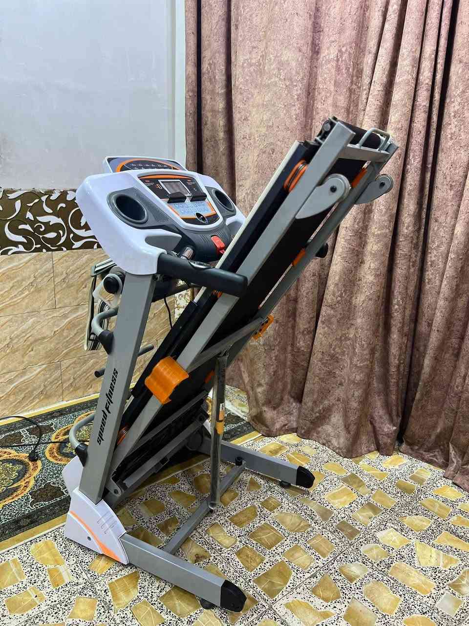 جهاز جري جبلي دبل ماطور نظيف حديث شاشه تحكمات لمس بي رجاج تكسير شحوم وبي شناو بطن وبي شاشه تعد وقت سعرات حراريه قياس نبضات القلب مسافه مقطوعه يحمل160KG سرعه عاليه 16.0 جهاز بي اواكس بلوتوث شاحن موبايل يطبك ومياخذ مساحه سعره 300 الف بغداد يوجد توصيل محافظات ***********
