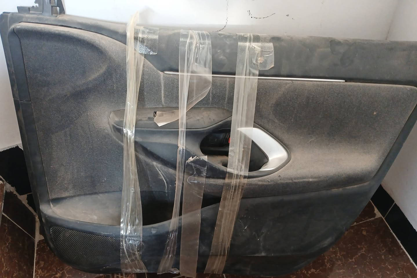 سلام عليكم 
غراض تويوتا يارس كروز يرهمن من ٢٠٢١ الى ٢٠٢٥ 
١_ بطانة باب يمين 
٢_ ماطور جام  باب يمين 
٣_ ويل كب حجم ١٥ 
كلهن مال تفصيخ جديد مال سياره بلادية
للاتصال ***********
