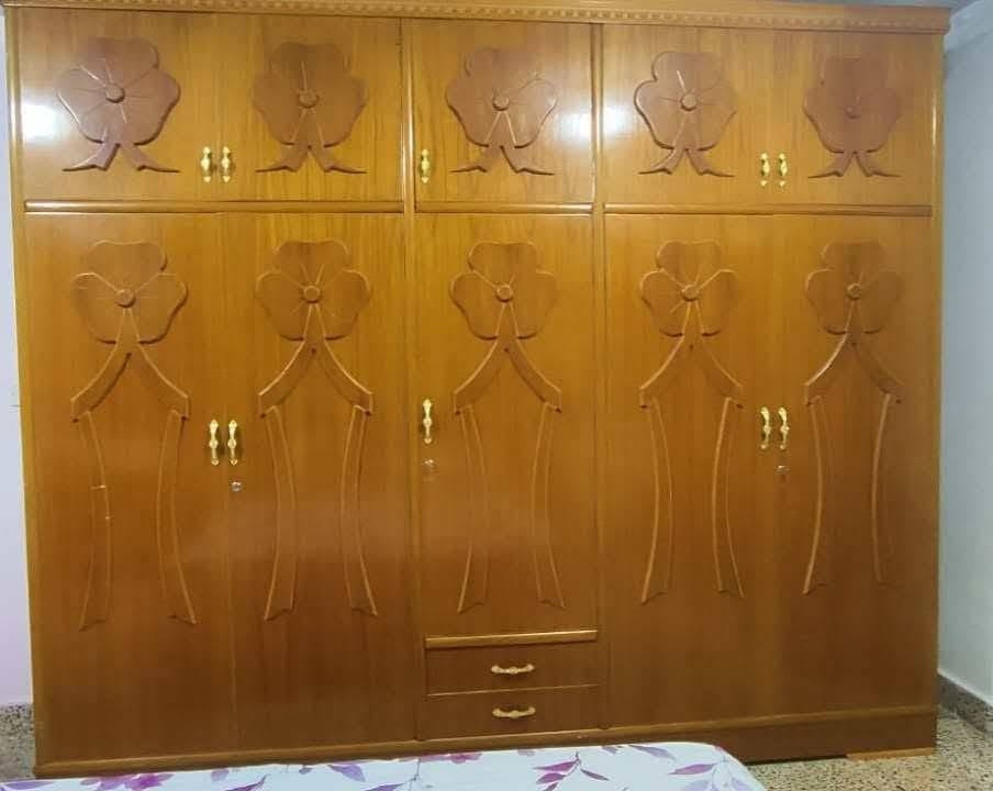 مكلف بالنشر 
غرفة نوم صاج ثقيلة 5 أبواب نظيفة  معه ملحق جدا جدا.. بسعر مناسب
الاتصال ***********

