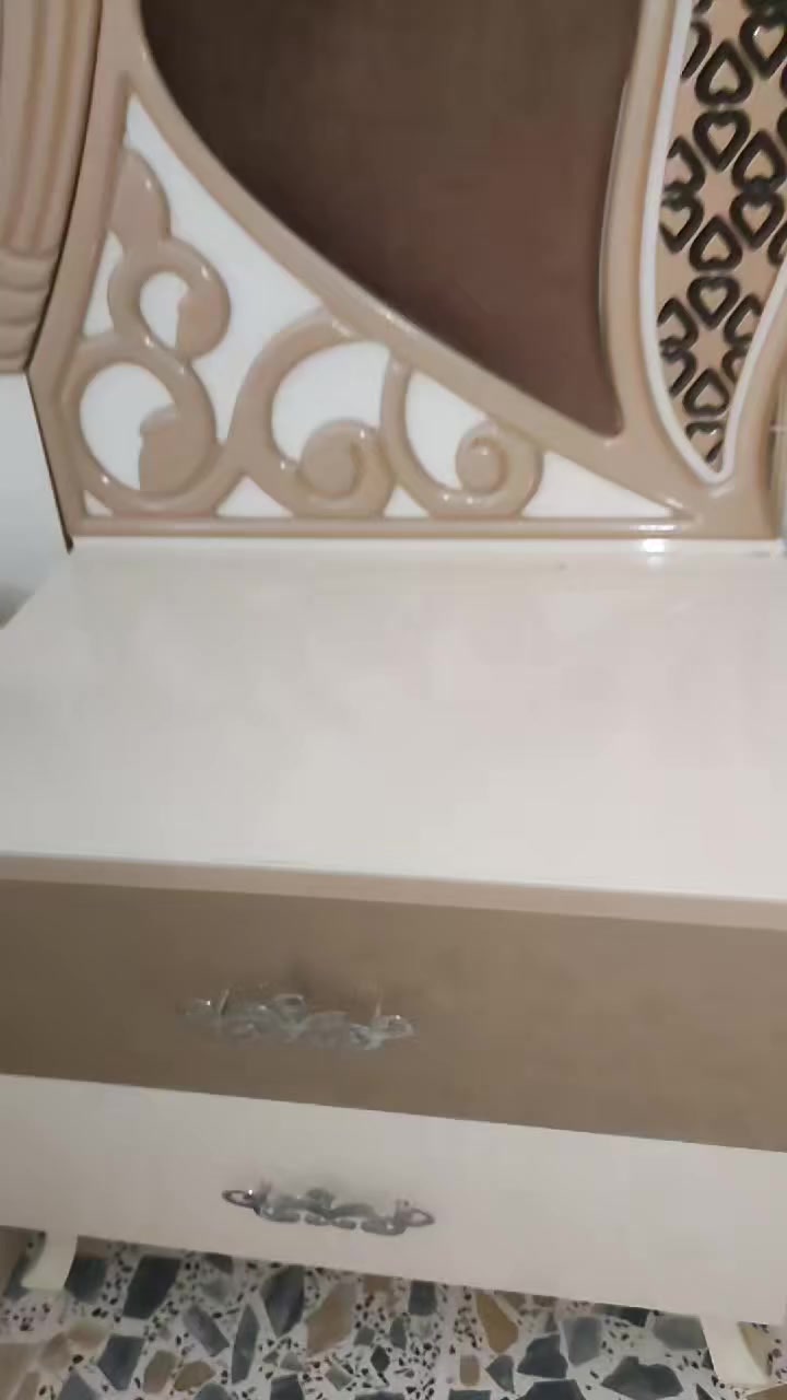 سلام عليكم غرفه 9 قطع نضيفه كلش مثل مموضح بصوره برغي وچوي ملحق طفل ابوب ومجرات سعرها ب700 وبيها مجال للاستفسار ***********////***********
