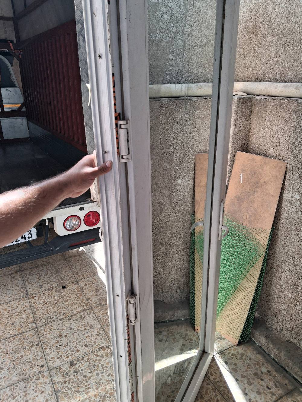 باب بلاستك نوعية ممتازة وجديد وياه كانون مالته وقفل قياس ٢١٠ / 90 
للعلم مو تجاري اني مفصله على ايدي بس شلت من ببتي السعر قفل ٦٠ الف