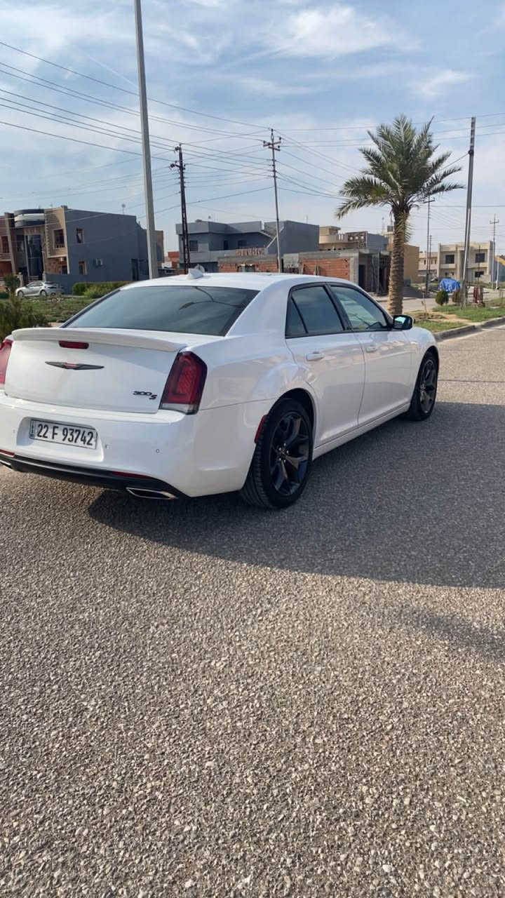 اوباما S وارد امريكي موديل 2023 كلين تايتل 
ماشية 29 ميل
بانوراما 
حساس امامي وخلفي
رادار جانبي 
دمام بلصندوق
لايت زينون
كشنات جلد اسود
باقي مواصفات معروفه 
سيارة بحالة الوكالة 
للاستفسار اكثر اتصل على رقم *********** الحمدانية, نينوى
