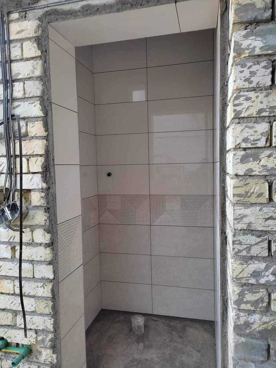 السلام عليكم خلفه سراميك جدار+ارضيه شرط تسليم مهندس متفرق ***********
