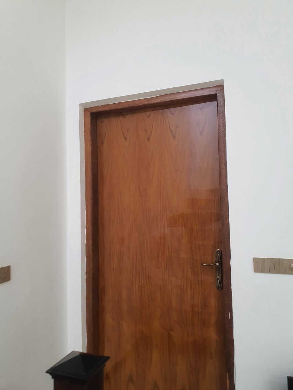 🏡 للبيع — دار سكنية في منطقه نهاوند الثالثه قرب البطاقة الوطنية ظهر مدرسه 
📍 الموقع: نهاوند الثالثه قرب البطاقة الوطنية على شارع ١٥
📐 المساحة:100 متر
🏠 مواصفات الدار: ✅ بناء جديد ✅ مكوّن من 3 طوابق ✅ يحتوي على 4 غرف ✅ تصميم حديث وجاهز للسكن

💰 السعر المطلوب: 175 مليون مع الاسكان 
الاستفسار ***********

