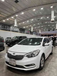 كيا سيراتو سنة الصنع:2014 عداد المسافة 200 الف كم وكالة خليجي  صبغ ٤ ق...