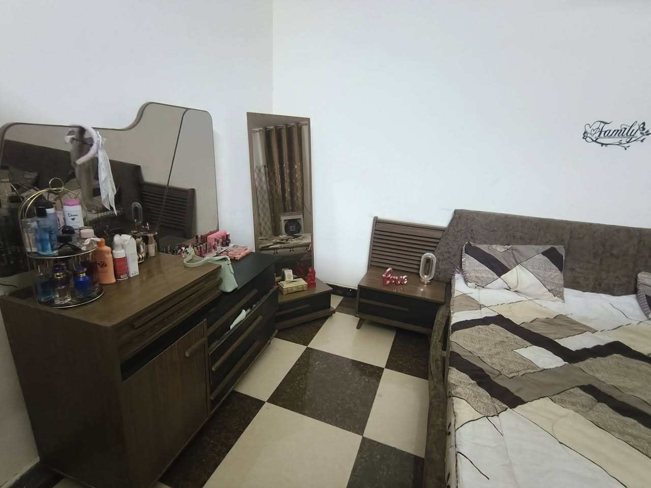 سلام عليكم غرفه تركي 8 قطع
غرفه حلوه وتخبل مناقصهه شي 
صوميه تخلي عليهه فيل ما عليهه شي سويتهه ب  200
باب سلايت ميز تواليت اناره
للبيع ب 750قفل بدون عموله 
مكاني بياع تقاطع درويش 
***********
