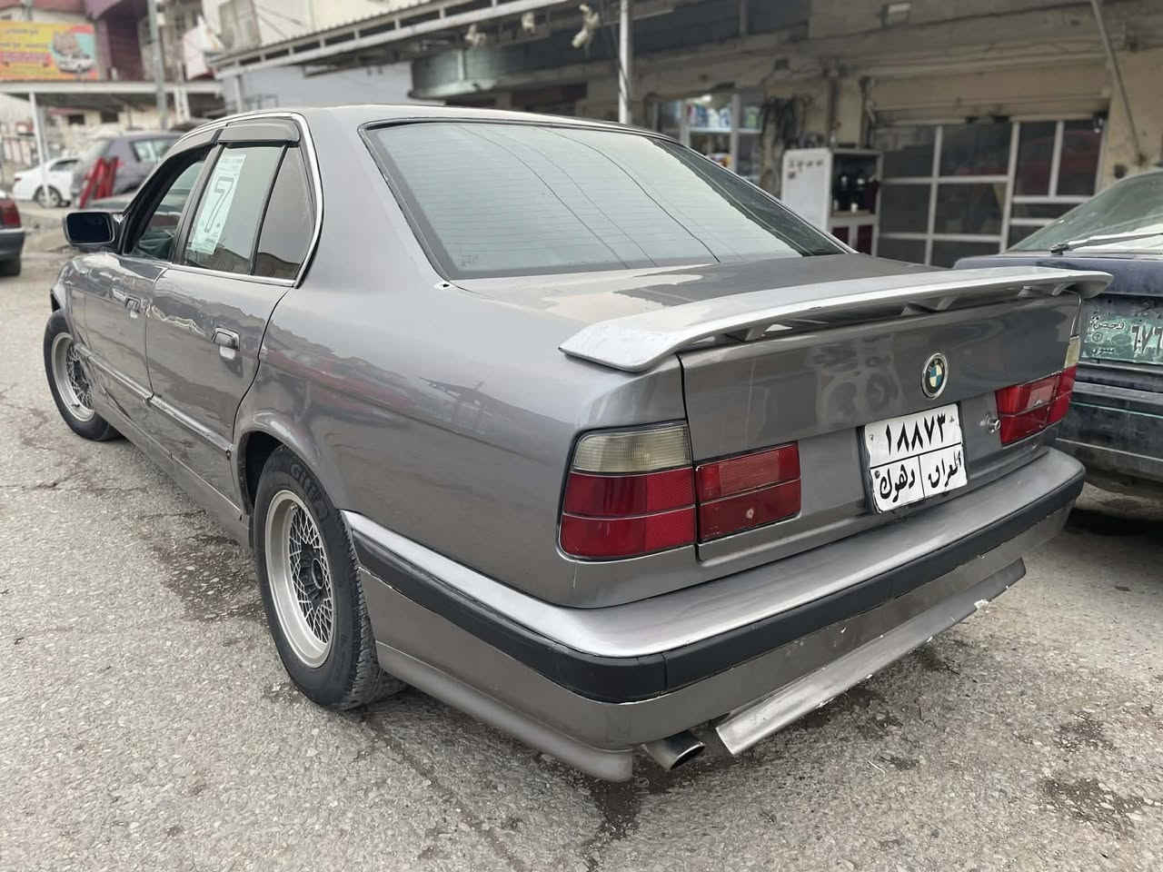 BMW/1991/520i                       سڵاید لاییت ئەڵقەپێش باریک گێڕعادی                             شتیجوانو دانسقەولۆک پێشودوای بەشەرت چرکەیتیانیە   /هەیکەلێکی هەتابڵێی جوانوڕێکی هەیە ناوی لۆک لۆکەتەبریدی ساردوگەرم لەسەرسویچ/ سەیارەکەپێویست بەوەسف ناکات سعریشی ٣٨گڵایە                                            ژ.م*********** گۆڕینەوەش ئەکەم بەشتێک بەدڵم بێت
