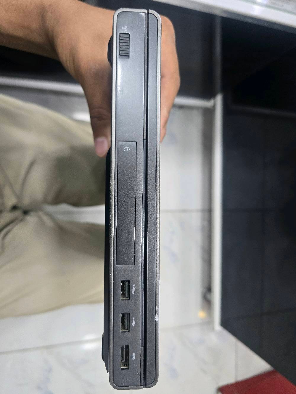 لابتوب ديل Dell Precision M4800 مواصفات كدامك 
معالج Intel Core i7-4800MQ بسرعة 2.70 جيجاهرتز.
الذاكرة (RAM): 8.00 جيجابايت
هارد HHD 512 
نظام التشغيل Windows 11 Pro
بطاريه تعبانه بل استخدام تمشي ربع ساعة و اذا بس شغال ساعه 
اريد مراوس او بيع