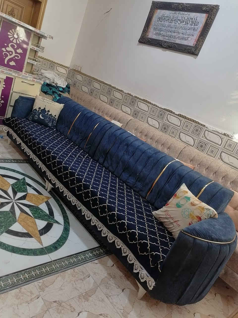 عندي سنك جديد قياس متر خذته ١٨٥مامستعمل أريده ١٠٠ تسكام درجه اولئ
وعندي  نص ديوان نيلي تسكام نضيف مابي اي ضرر ٥نفرات قنفتين ب١٠٠

***********
***********
