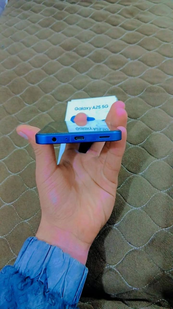 A25 5G
✅️ذاكرة 185

✅️يدعم 120 فريم في جميع الالعاب

✅️اللون حبري

✅️الجهاز نضيف شخط ✅️ ملحقات كامله 

✅️شاحنه 120واط الاصليه 

✅️كارتونه موجوده

✅️المكان بغداد مدينه الصدر الورفلي

✅️السعر 250

الرقم التليفون***********
