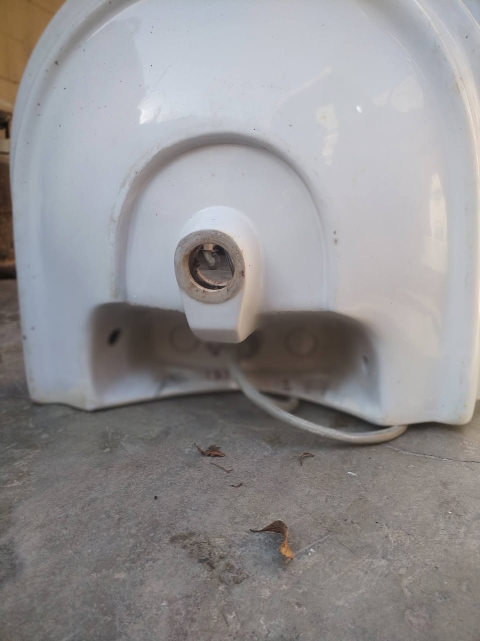 للبيع مغسله كامله. بسعر 25 /    ***********
