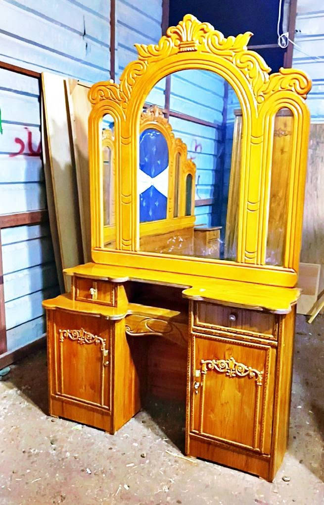 غرفه اخشاب للبيع خمس ابواب ملحق نضيف زاويه كنتوريه السعر 650الاتصال على الرقم *********** بغداد متواجد واتساب وعندي توصيل بكروه
