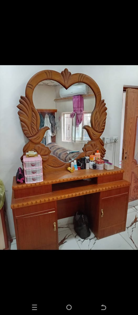 غرفه للبيع الشراي يتصل على الرقم التالي ***********
