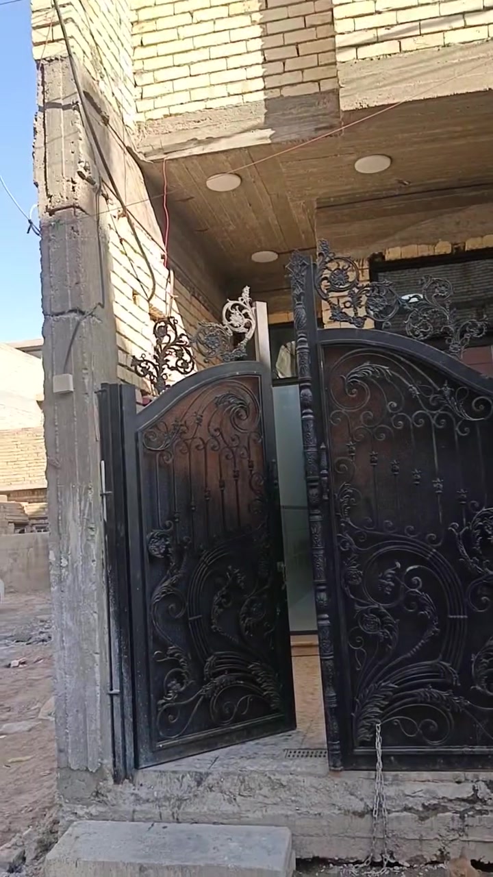 سلام عليكم بيت بل شعله شارع افران الضياء لبيع طابق واحد المساحه مالته ٨٥متره  الكاعيه رفت ولطابق الثاني مبني عل نص بيت مثل ما ماضح بل تصوير كلله درجه ولا  البيت بئول فرع علا ايدك اليسره  بصف الغربي  الرقم *********** يتوفر واتساب
