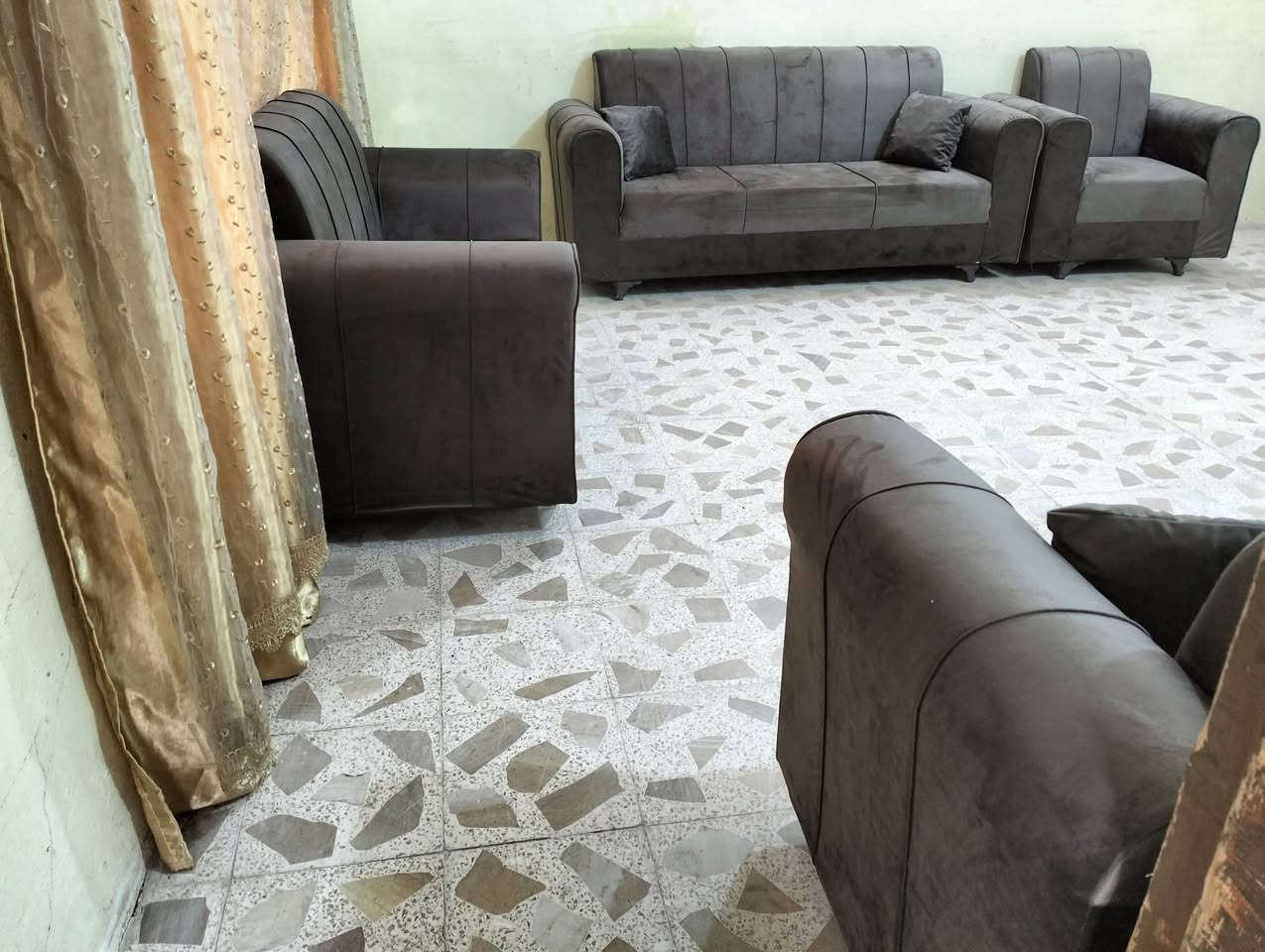 تخم جديد غير مستخدم 10نفرات السعر 300الف قفل مكلف بلنشر والشراي يتصل بالرق ***********المكان بعقوبه بهرز
