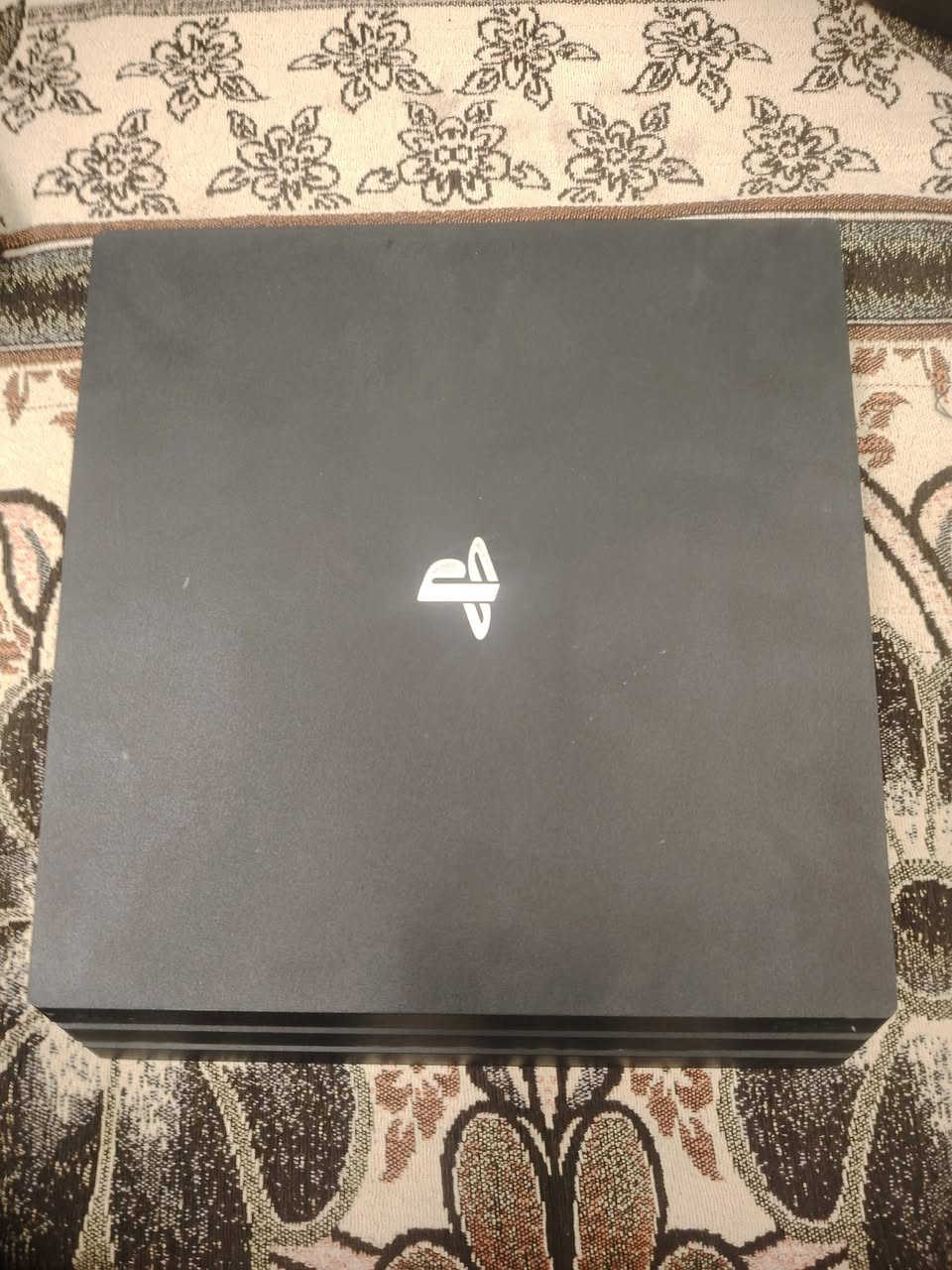 بلي 4 برو الذاكرة 1 تيرا مهكر نظام 9 تهكير قرص وياه UPS ويده وحده بداخلة 15 لعبة ويتحمل اكثر  والكارتونه والكيبلات كلشي كامل للبيع ب325 مكاني بغداد الدورة وبي مجال حك الطريق للاستفسار ***********
