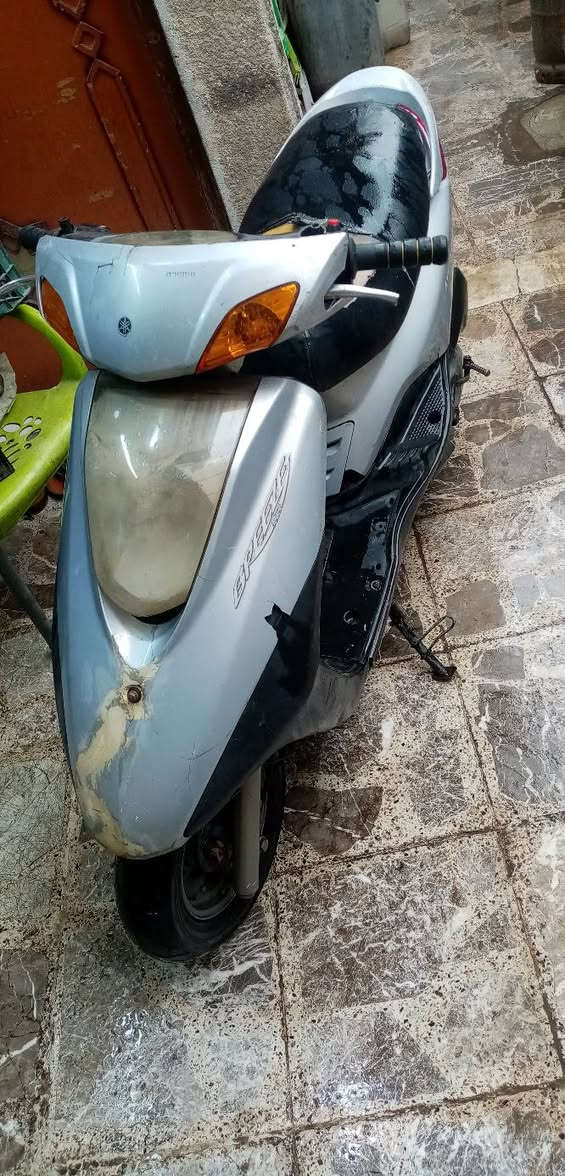 سلام عليكم دراجه بريز للبيع فقط دراجه شغاله نكره لاتنقيص ولاتبخير كهربئيات شغاله بيه  نواقص بسيطه سعر ٣٠٠ الاستفسار ***********
