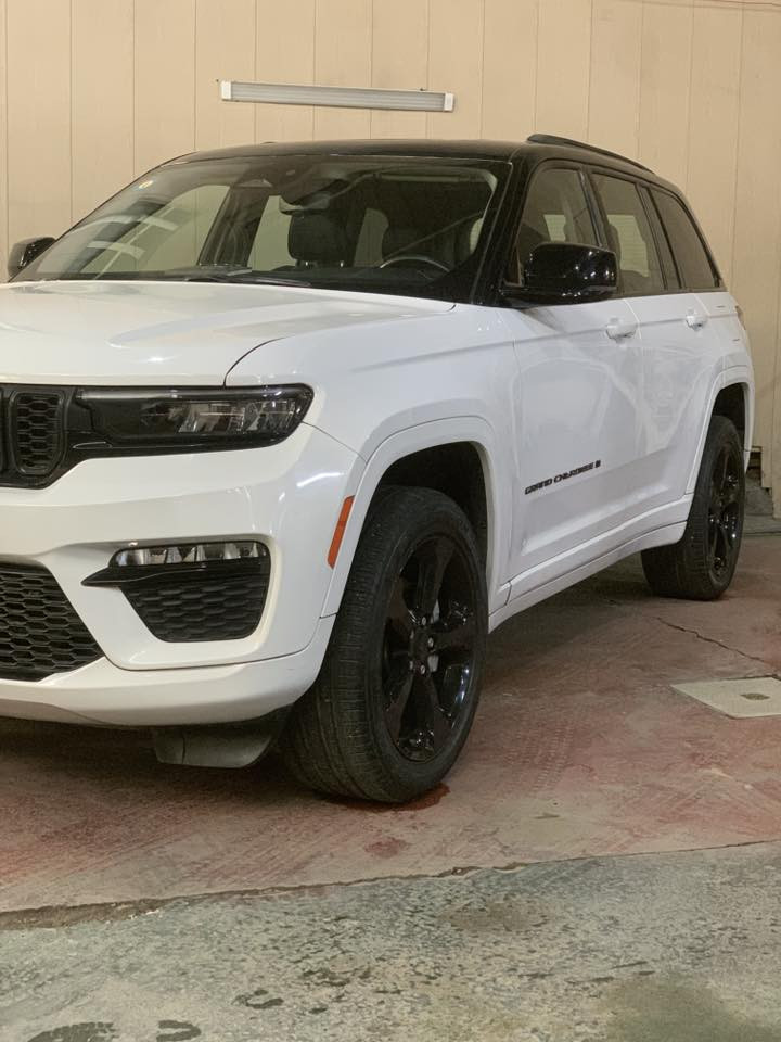 جيب موديل ٢٠٢٣ امريكي ماشية ١٧ ميل رقم بغداد جديد فول فول مواصفات حادث ربع بنيد وجاملغ والباب قليل 
سعر ٢٩٠ وبيهة مجال ***********  مكان بياع
