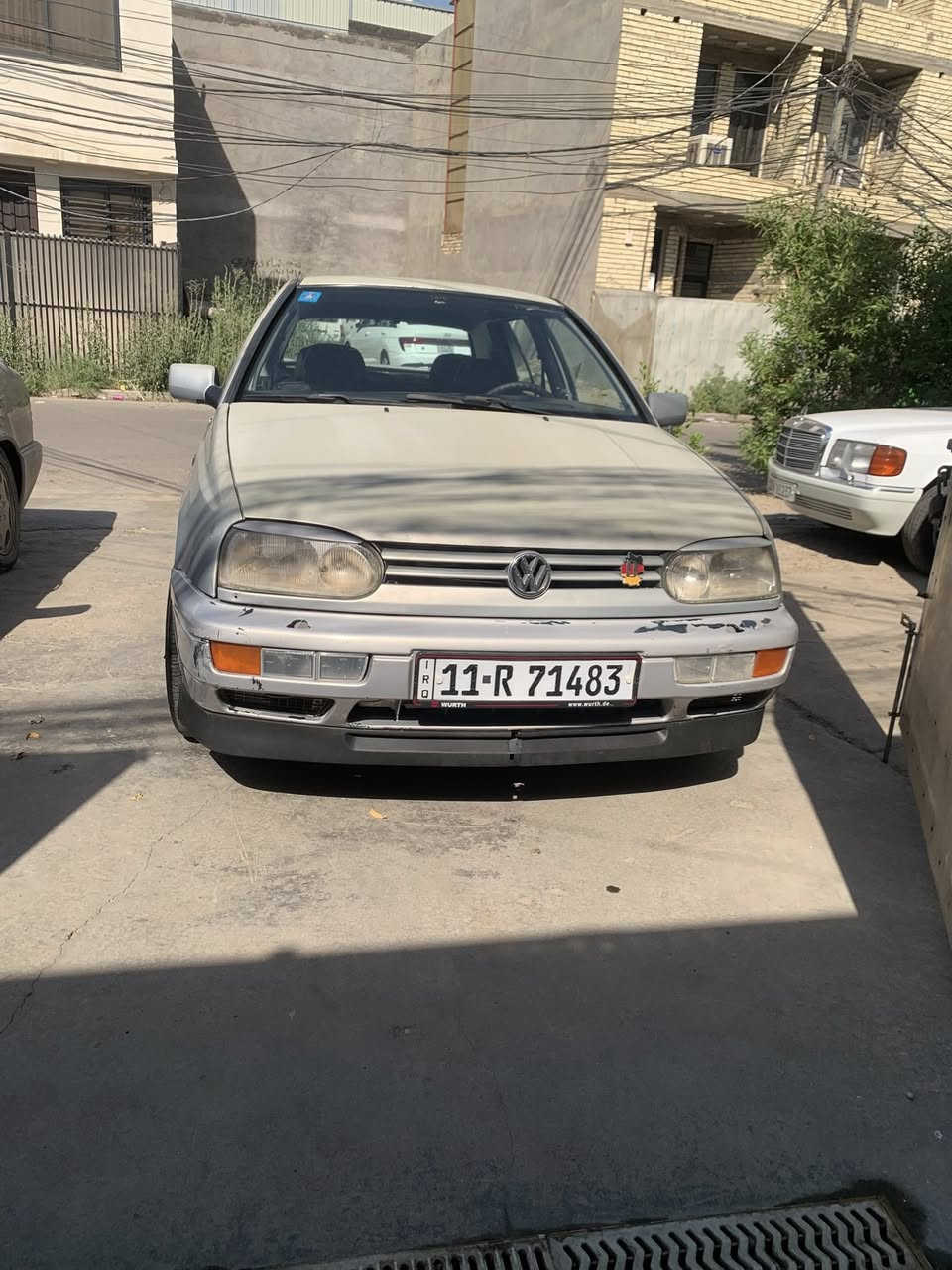 السلام عليكم للبيع كولف موديل 92 كير اوتو محرك 1800 كير جديد من حجي ليث بدون ضربه السياره رقم بغداد صدر حلو تايرات جام اوتو تبريد شغال بس الصونده. طكت عندي مكان السياره حي الجهاد السعر 36 او بيه مجال ***********
