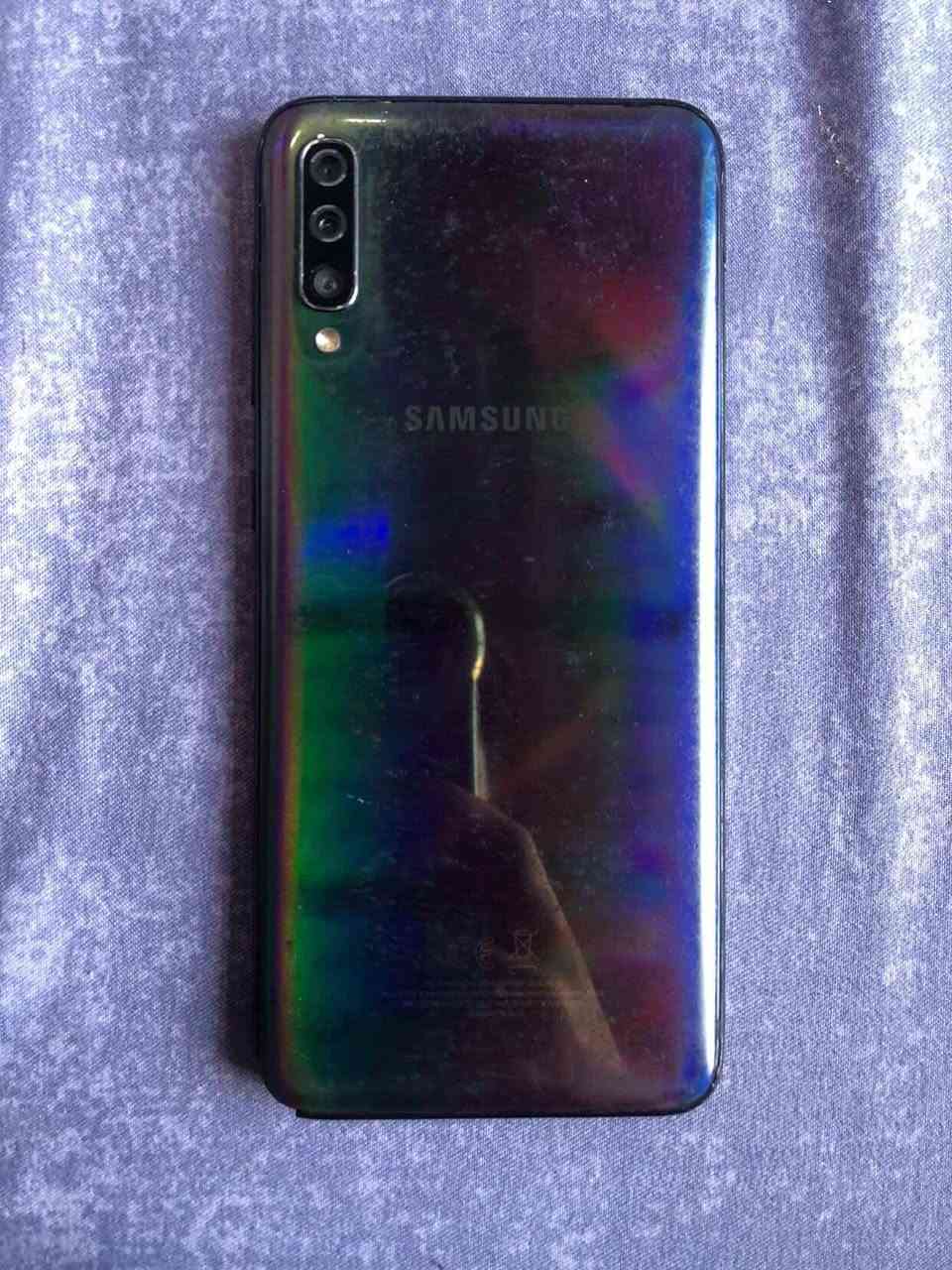 سامسونك A70
الذاكرة 128

الرام 6 

جهاز كدام العين يعوزو شاشة ابيعو خريطة فقط يعوزو شاشة السعر 20 شراي راسلني أو اتصل ***********
