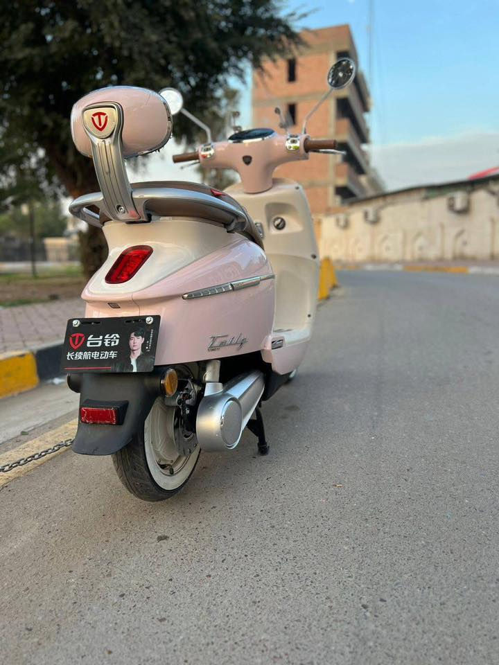 سلام عليكم شباب دراجه شحن كلاسك من شركه تايلج  العالميه دراجه زيرو زيرو مماشيه غير 10 ايامً فقط لا غير دراجه زيرو بعدها  ع حاله وكاله كتلوك بيها وصل معرض موجود ابسمي .  تجي شاحنه بل كارتونه دواسه بعدني ممستخدمها 

بيها مواصفات كلش حلوه وتخبل 

الموديل2026 
النوع الوحش كلاسك من شركه تايلج العالميه
بطاريات 6 دبل
التحويلات 1.2.3
الرجوع الخلف R
دبل إشاره 
لايتات  زنوزن قويه جدا 
اشاير رباعيه 
كل شحنه تمشيك فوك60 كيلو 
دسكات امامي وخلفيه
تشتغل عن طريقه البصمه 
تشغيل عن بعد 
جهاز إنذار السرقه 
أطارت جوبلس  
كشن vib
لونها كلش حلو ومميز 
دراجه بل واقع احله من صور 
بصمات 2  بيها معا سويجات خفيه
شاشه اكترونيه تعرض إلك كل عطل يصير 
بيها نضام USB
بيها ABS
شاحنه ذات شحن سريع واليقاف ذاتي عند متلاء 

اي استفسار اتصال

***********
***********

العنوان الكوت
