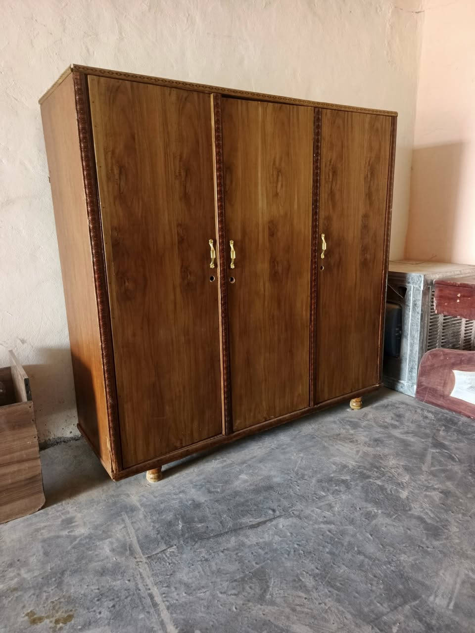 السلام عليكم كنتور ثلث بوب صاج عراقي ثقيل نضيف
فول جاهز من كلشي السعر , 160
سرير طفل السعر 25
مكان كرابله ***********
